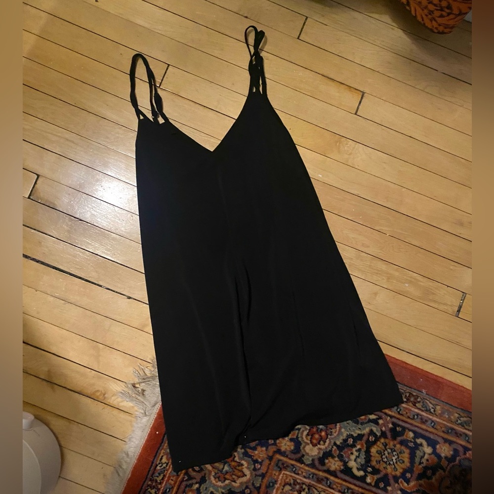 SOLD | Loose thin strap, 90s little black dress